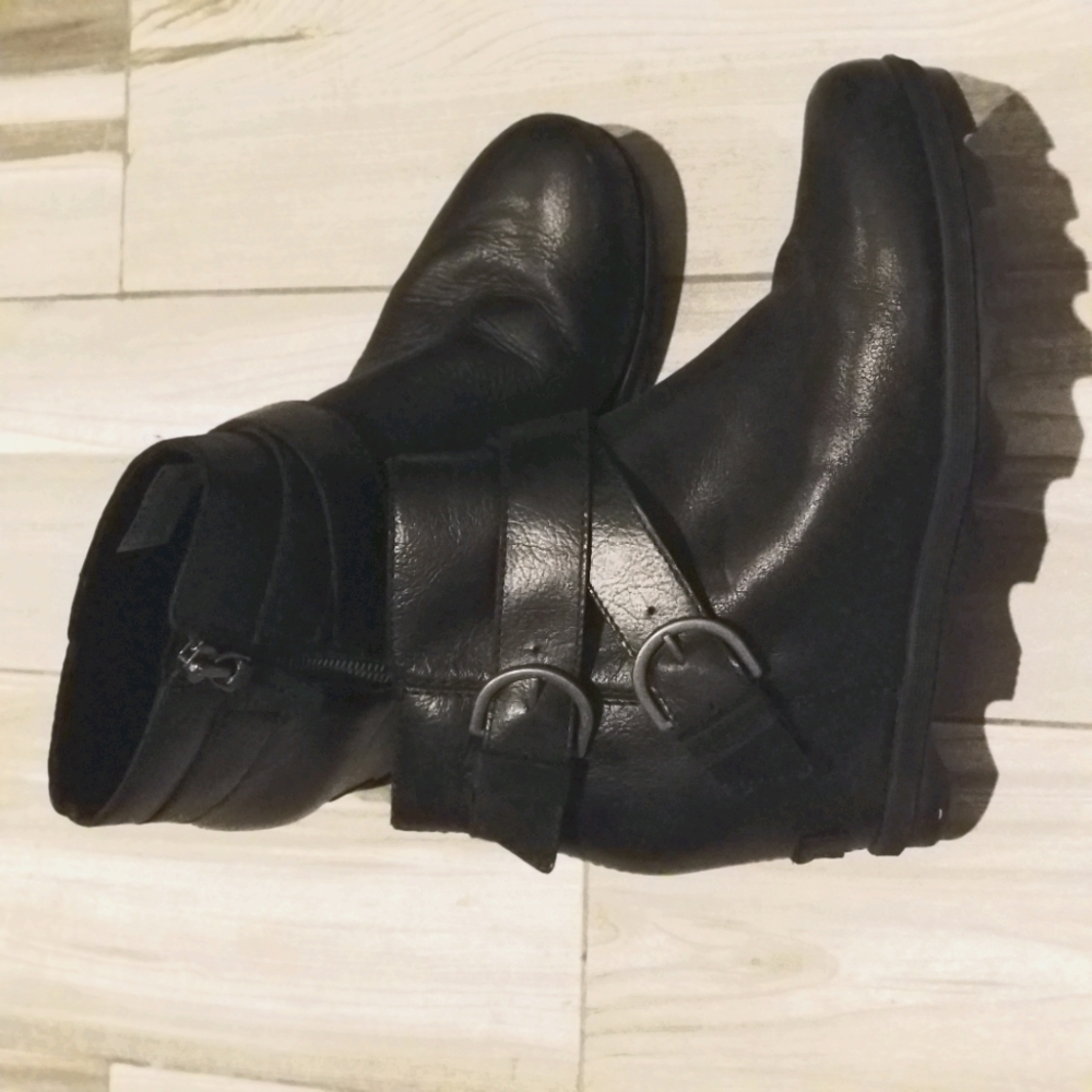 Sorel wedge booties sz 9.5
